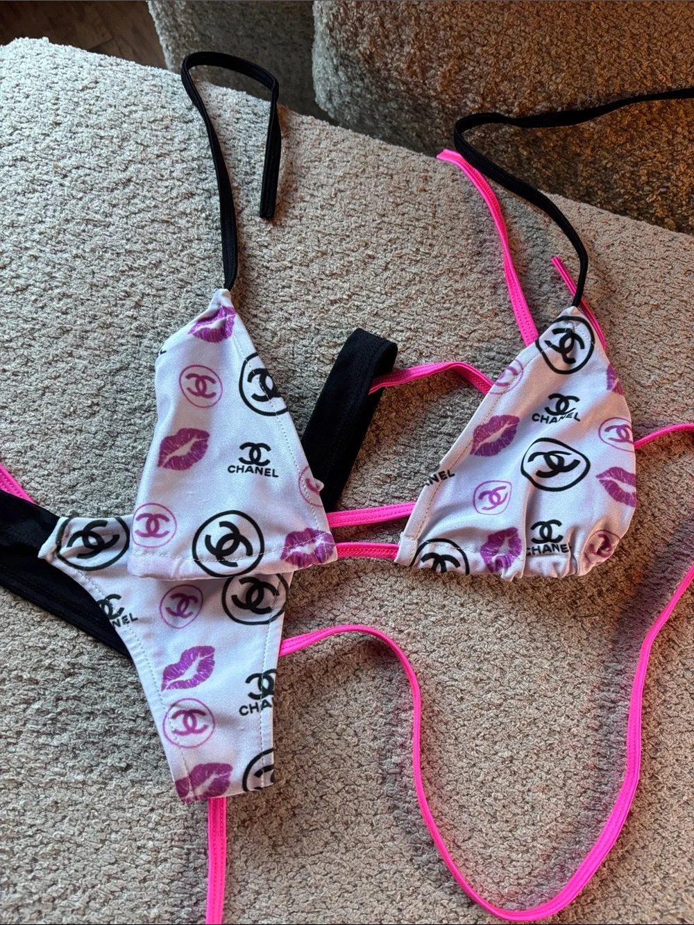 CHANEL eye catching